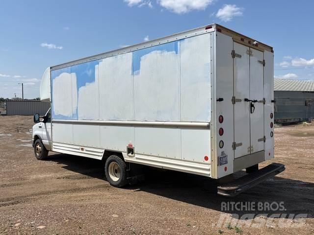 Ford E-350 Umpikorikuorma-autot