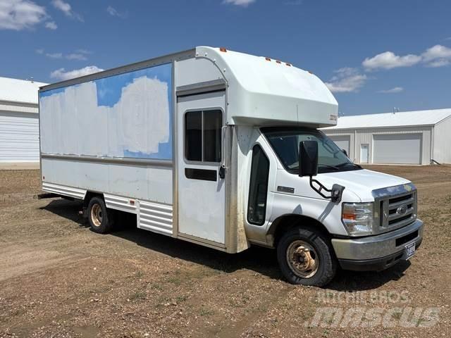 Ford E-350 Umpikorikuorma-autot