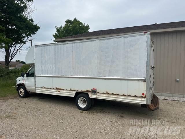 Ford E-350 Umpikorikuorma-autot