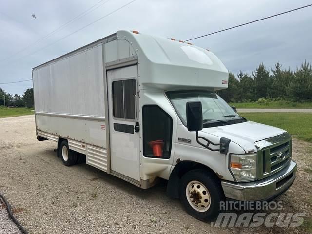 Ford E-350 Umpikorikuorma-autot