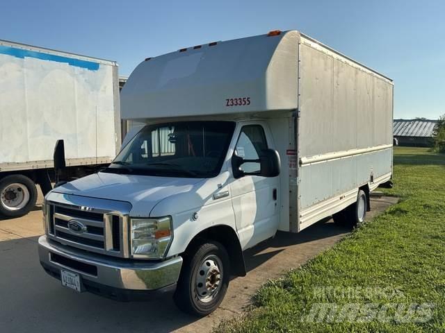 Ford E-350 Pakettiautot