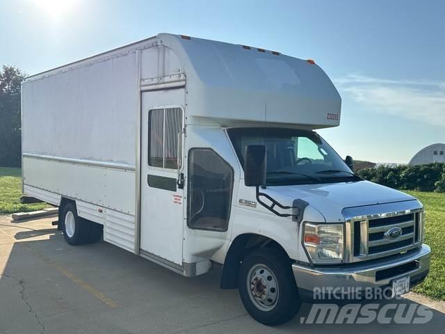 Ford E-350 Pakettiautot