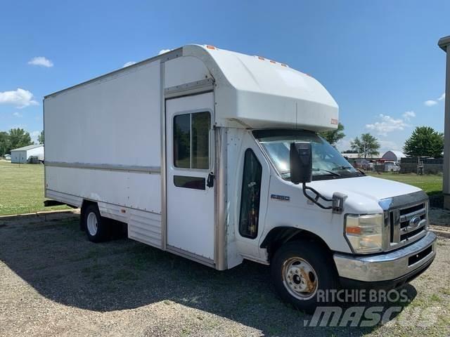 Ford E-350 Umpikorikuorma-autot