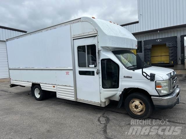 Ford E-350 Pakettiautot
