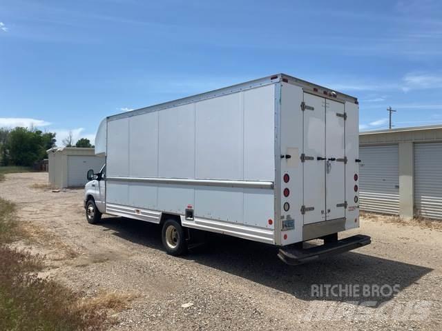 Ford E-350 Umpikorikuorma-autot