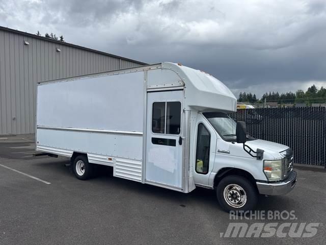 Ford E-350 Pakettiautot