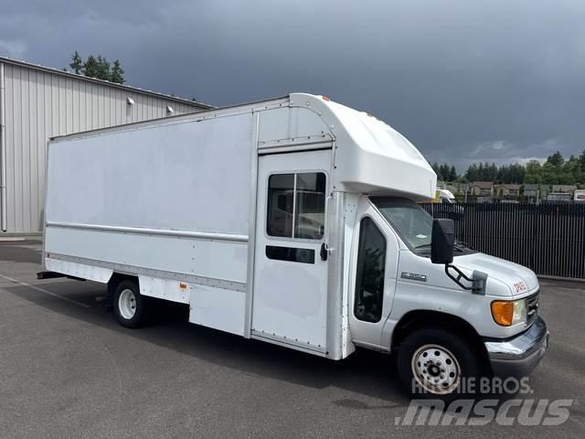 Ford E-350 Pakettiautot