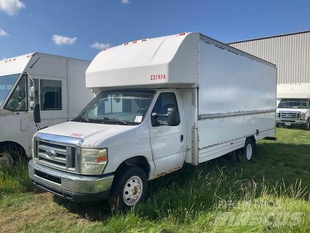 Ford E-350 Pakettiautot