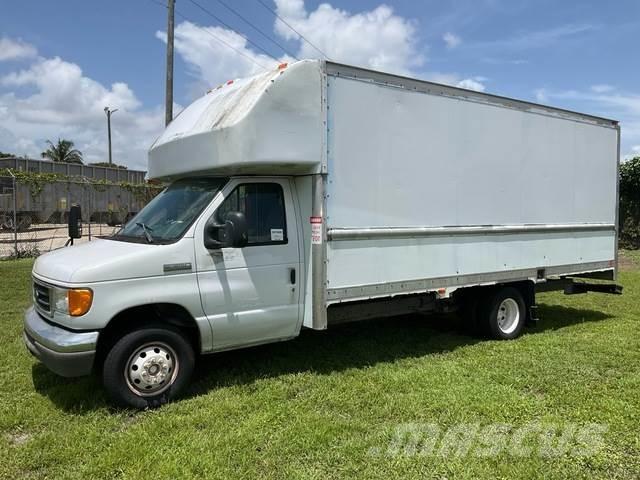 Ford E-350 Umpikorikuorma-autot
