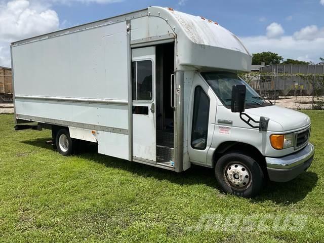 Ford E-350 Umpikorikuorma-autot