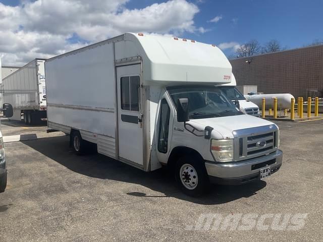Ford E-350 Umpikorikuorma-autot