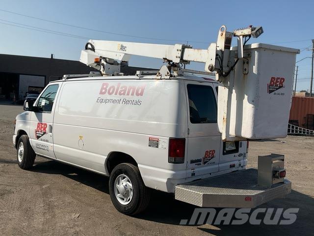 Ford E-350 Nostolava-autot