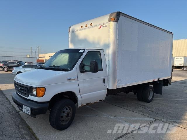 Ford E-350 Pakettiautot