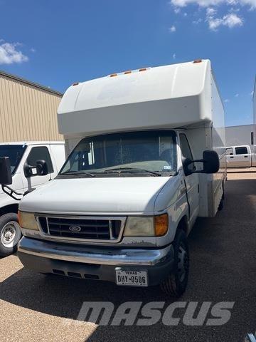 Ford E-350 Pakettiautot