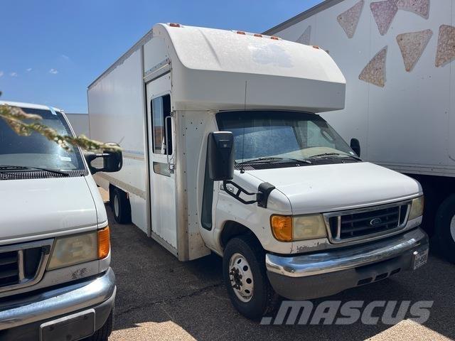Ford E-350 Pakettiautot