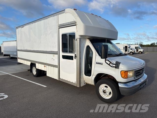 Ford E-350 Umpikorikuorma-autot