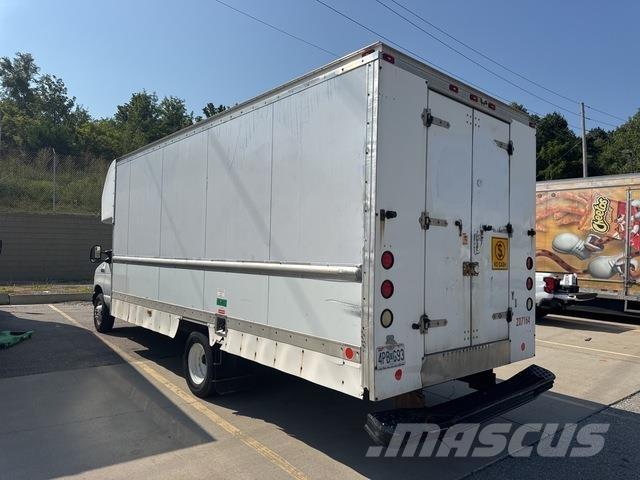 Ford E-350 Pakettiautot