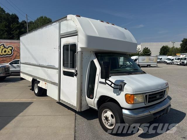 Ford E-350 Pakettiautot