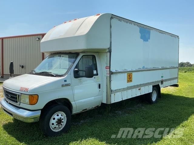 Ford E-350 Pakettiautot