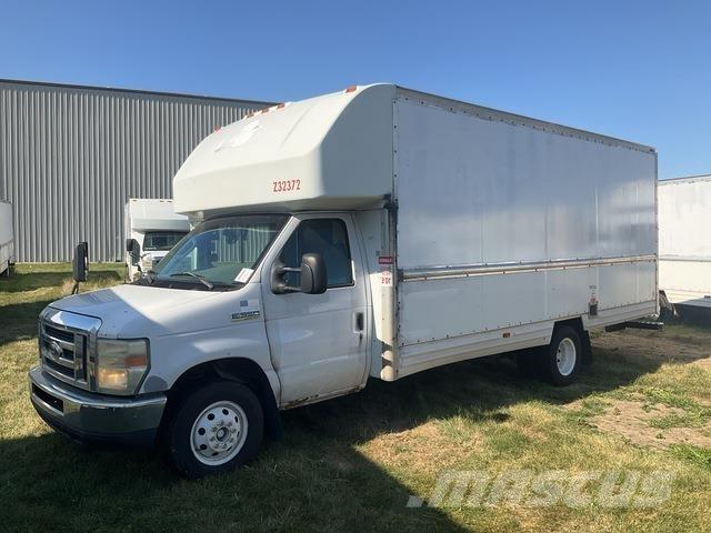Ford E-350 Umpikorikuorma-autot