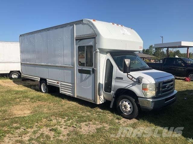 Ford E-350 Umpikorikuorma-autot