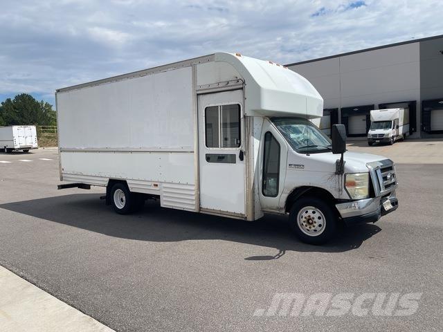 Ford E-350 Umpikorikuorma-autot