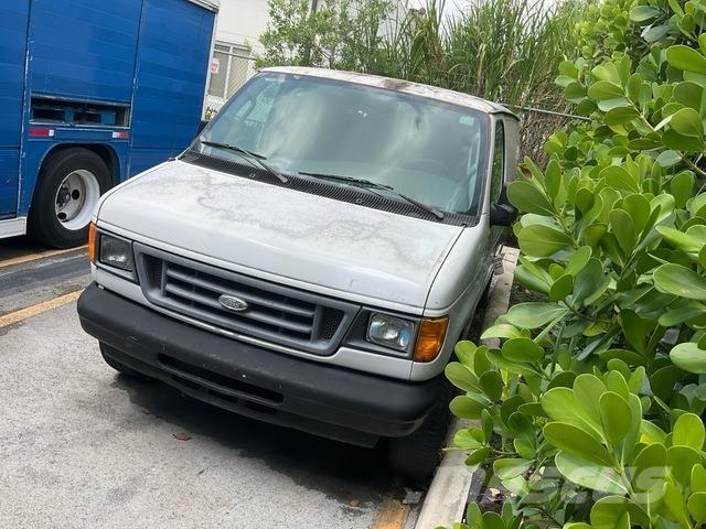 Ford E-350 Pakettiautot