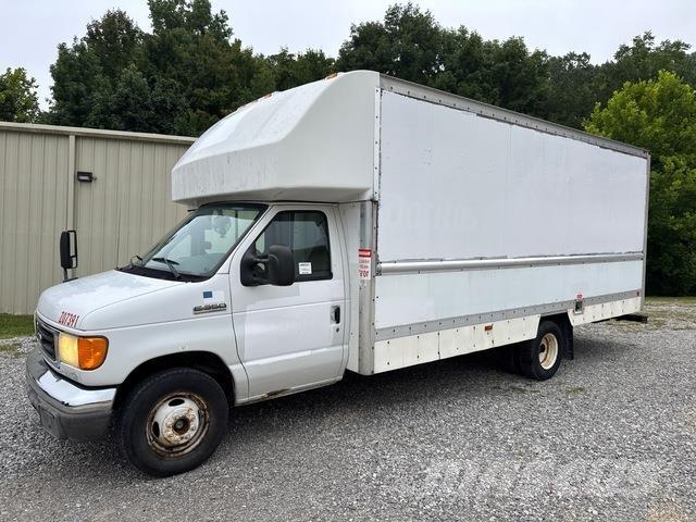 Ford E-350 Pakettiautot