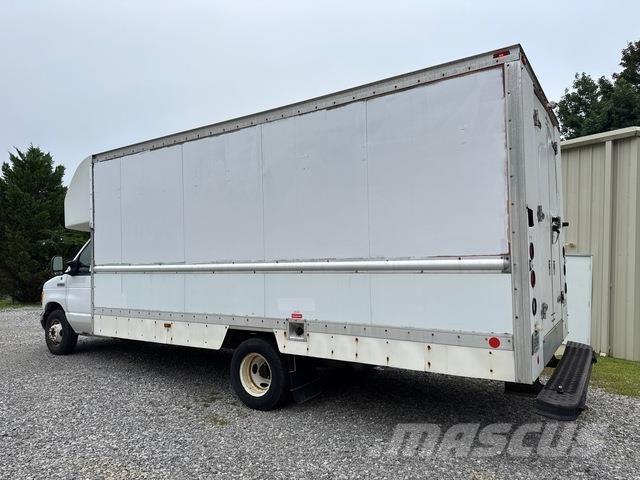 Ford E-350 Pakettiautot