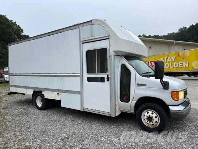 Ford E-350 Pakettiautot