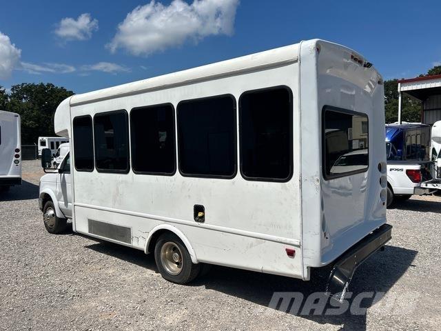 Ford E-350 Minibussit