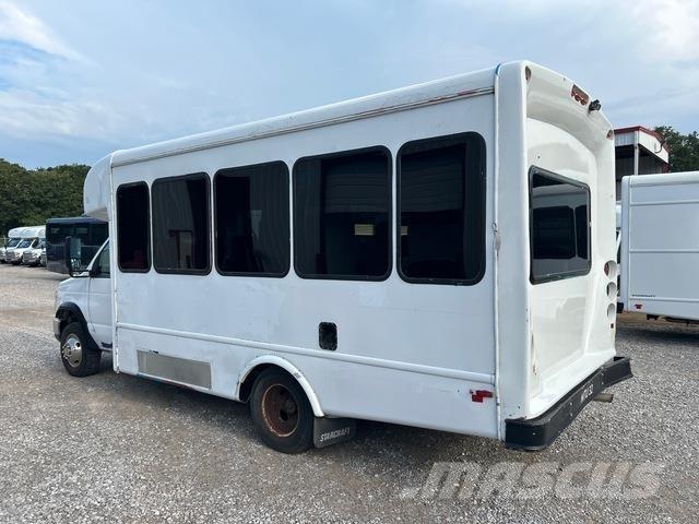 Ford E-350 Minibussit