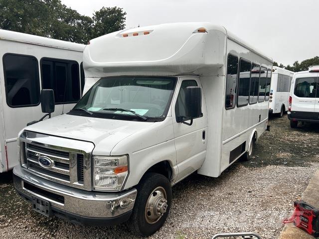 Ford E-350 Minibussit