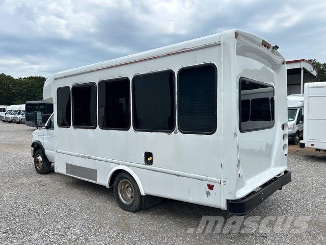 Ford E-350 Minibussit