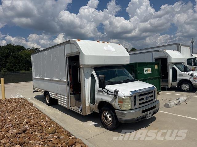 Ford E-350 Pakettiautot