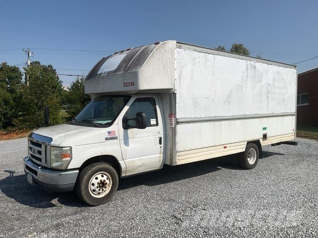 Ford E-350 Umpikorikuorma-autot