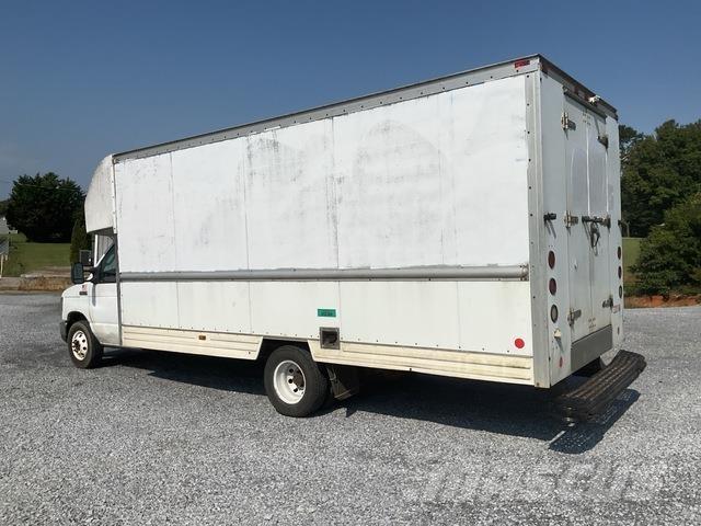 Ford E-350 Umpikorikuorma-autot