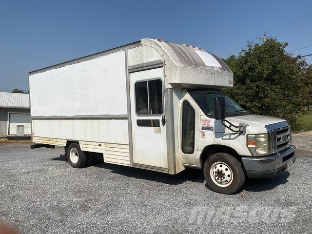 Ford E-350 Umpikorikuorma-autot