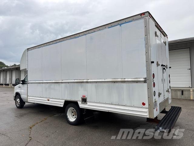 Ford E-350 Pakettiautot