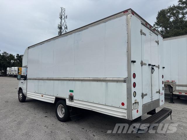 Ford E-350 Umpikorikuorma-autot