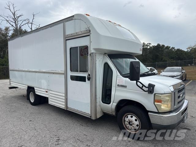 Ford E-350 Umpikorikuorma-autot