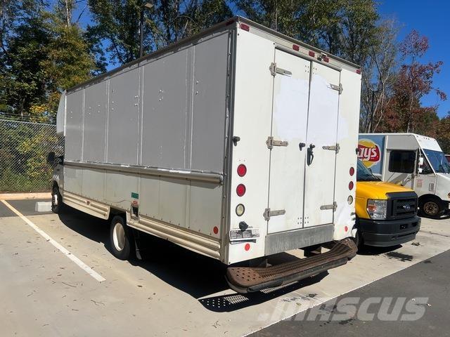 Ford E-350 Pakettiautot