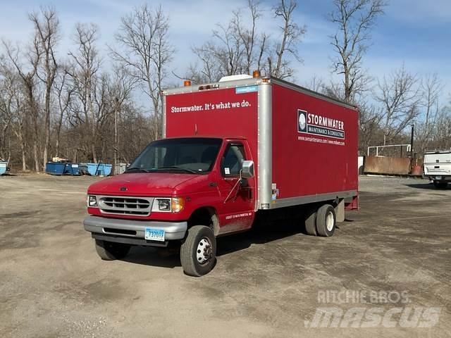 Ford E-450 Paine-/imuautot