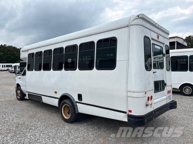 Ford E-450 Minibussit