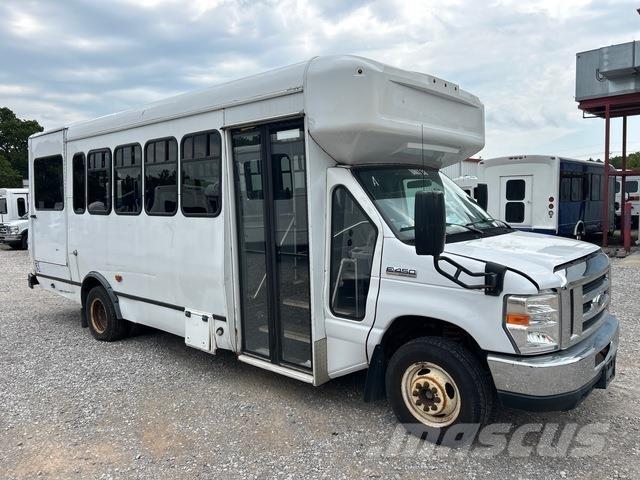 Ford E-450 Minibussit