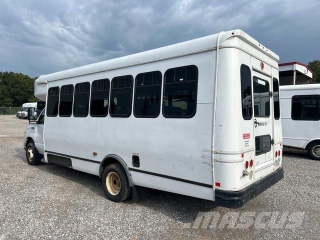 Ford E-450 Minibussit