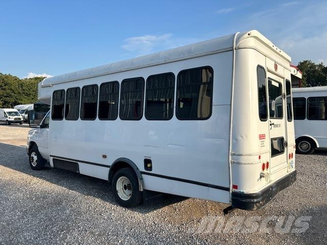 Ford E-450 Minibussit