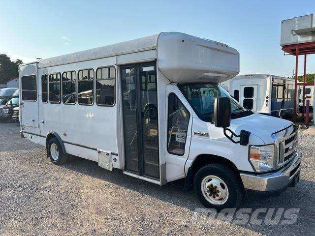 Ford E-450 Minibussit