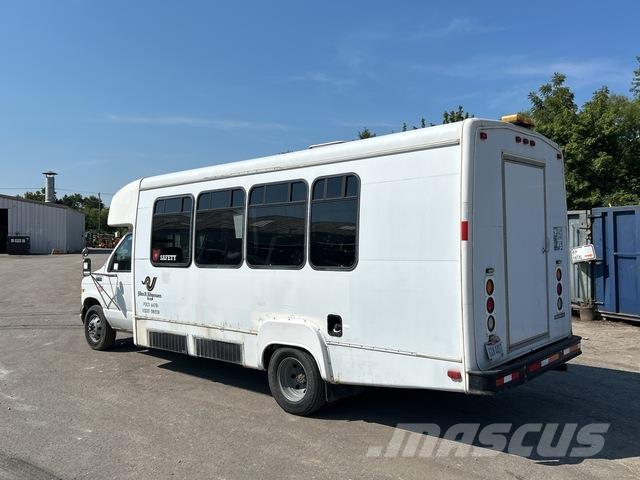 Ford E-450 Minibussit