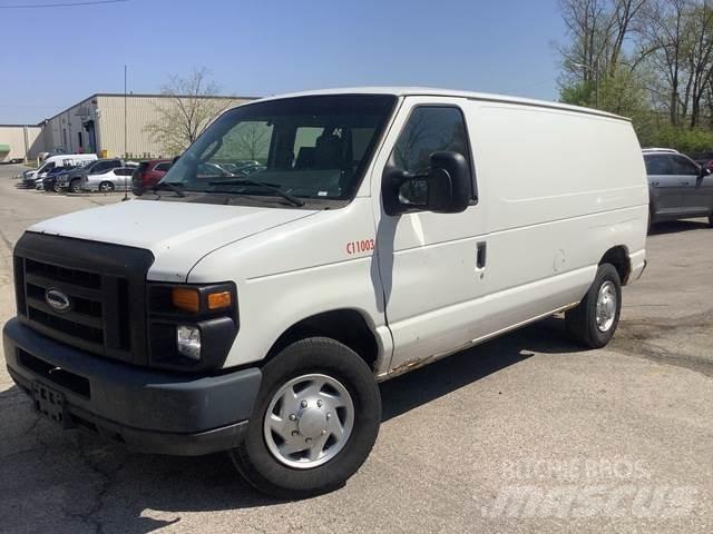 Ford E250 Pakettiautot